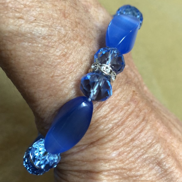 Light Blue Crystal Beads Stretch Bracelet - Picture 3 of 5